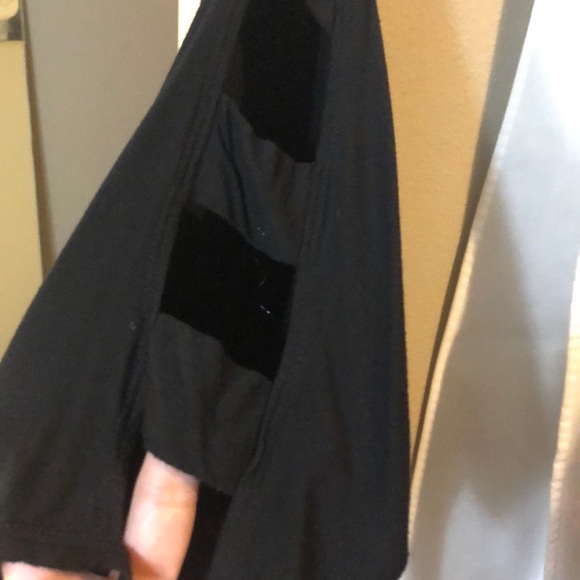 Black T-shirt with cut out shoulders - Picture 2 of 3